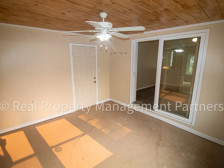 772 Hubbard St NE — Photo 23