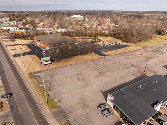 2nd image of 1100 Paris Rd