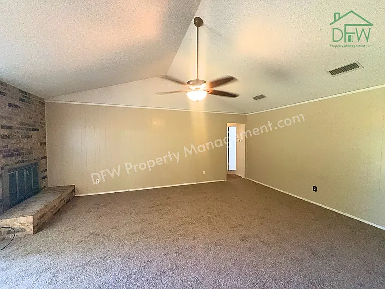 1613 Edge Hill Rd — Photo 3