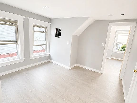 4th image of 898 S 19th St #3