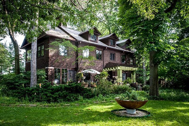 1st image of 2570 Euclid Heights Blvd