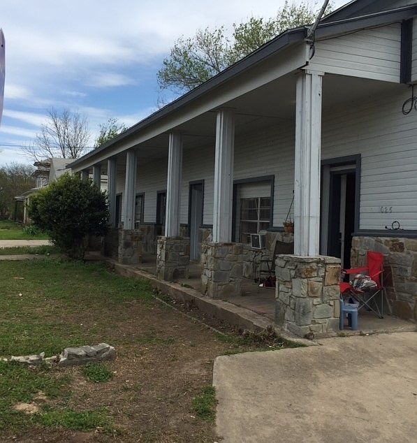 2nd image of 1025 W Tishomingo Ave