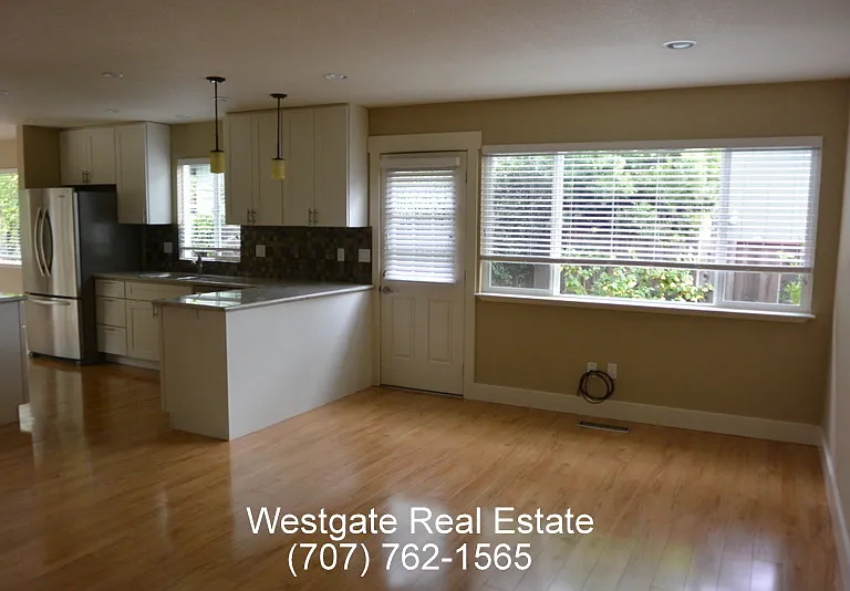 530 Chase St — Photo 4