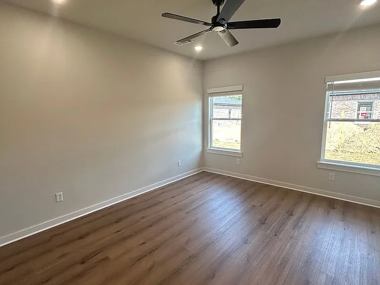 621-623 Cosmos St — Photo 12