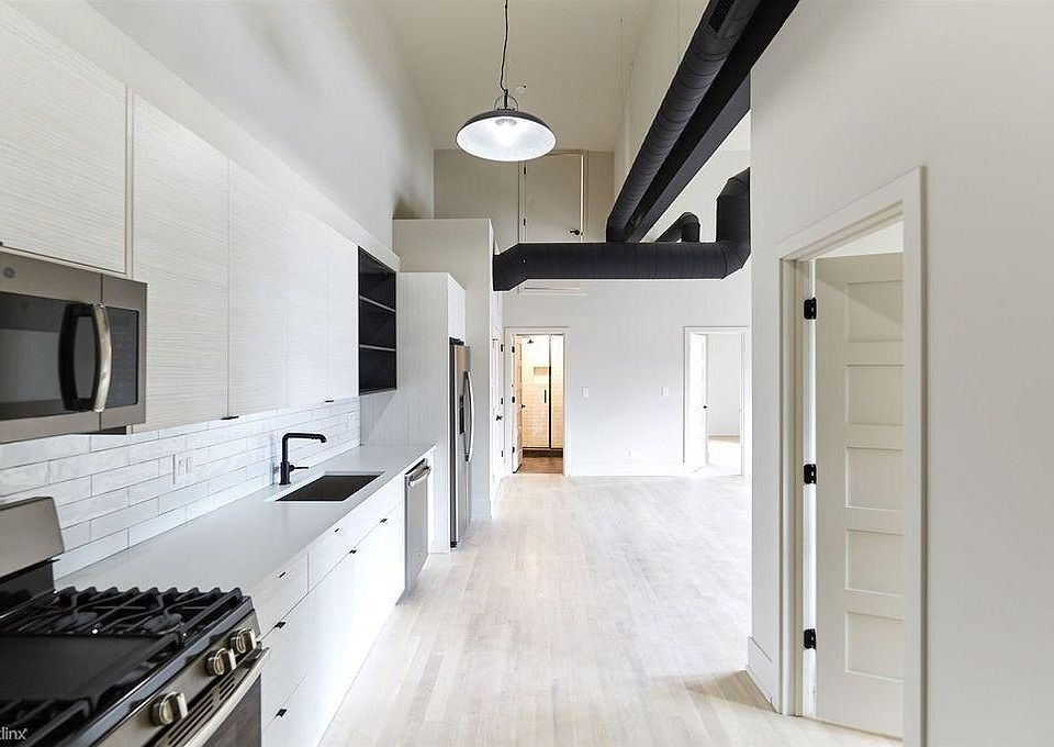 1st image of 3061 W Logan Blvd #10