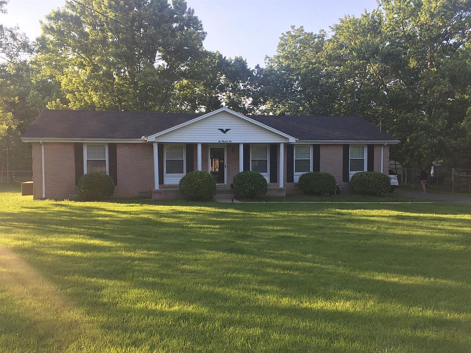 1st image of 104 Hilltop Dr