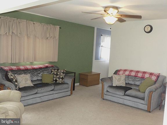 3rd image of 833 Ivydale Ave