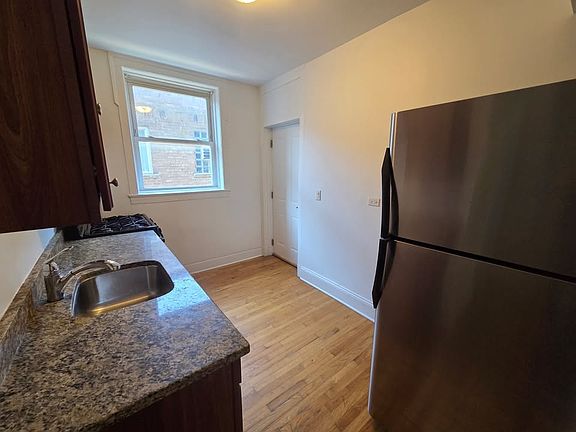 5th image of 1627 W Farwell Ave APT 2N