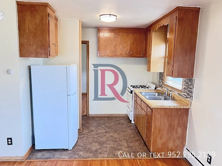 Awesome 1br 1ba Top Floor Apartment In Minneapolis! — Photo 2