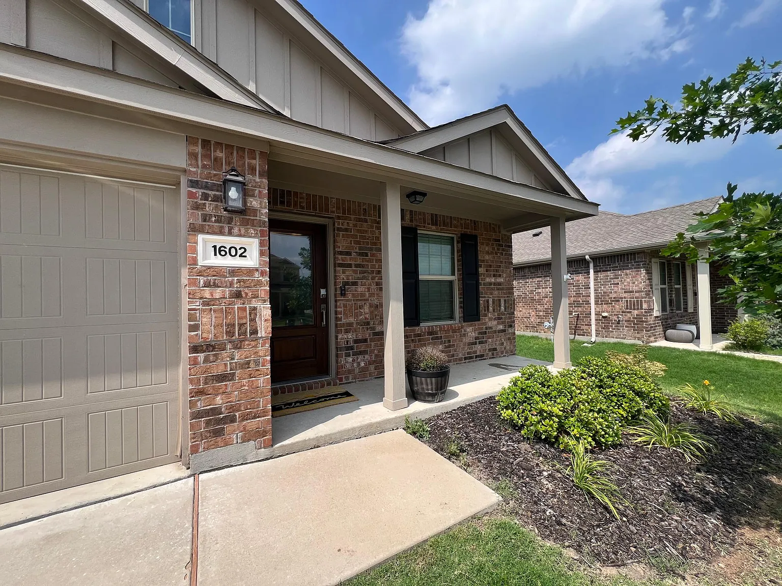 1602 Westfall Dr — Photo 3