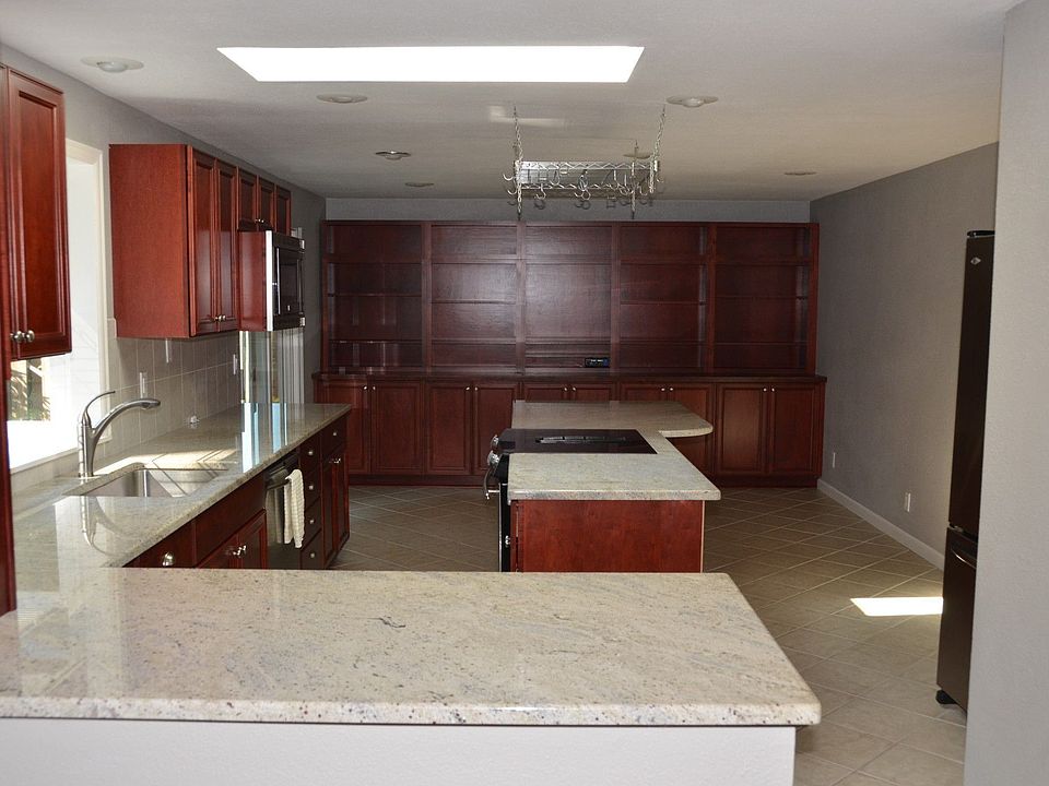 Kitchen and breakfast nook