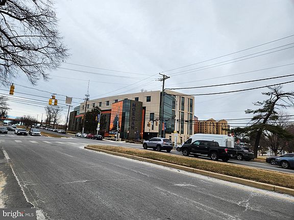 2nd image of 4042 Hillen Rd