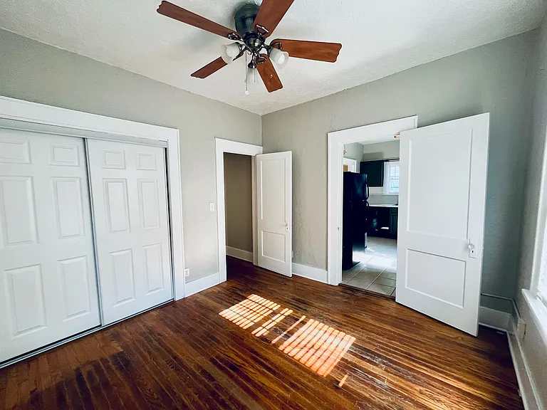 205 S Flood Ave — Photo 11