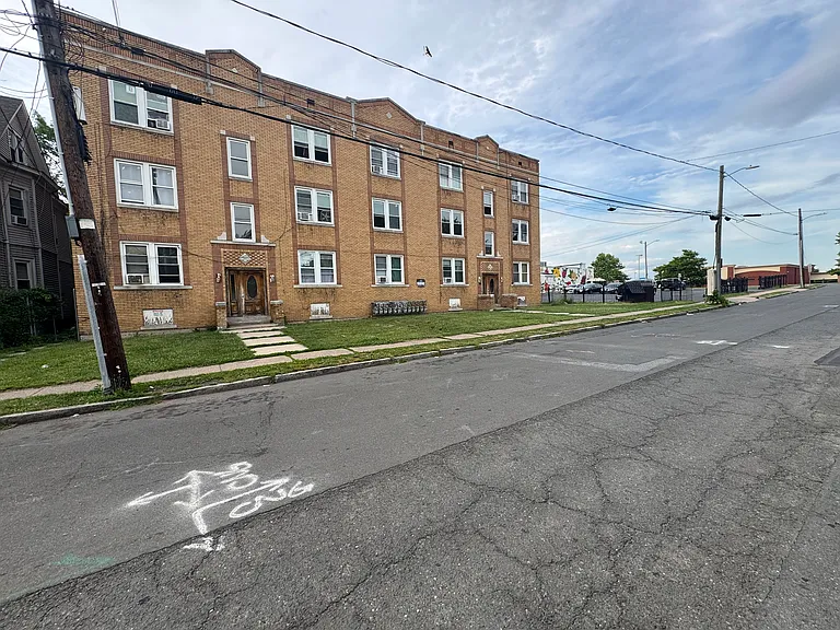 14 Standish St #2E — Photo 11