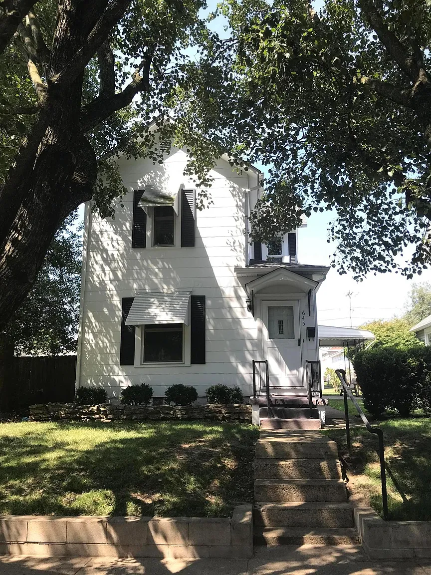 645 E Chestnut St photo 1