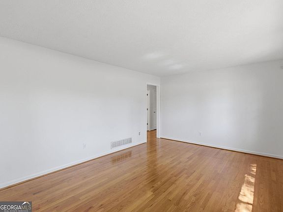 3rd image of 3145 Valaire Dr