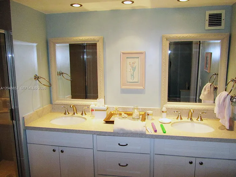 1833 S Ocean Dr #911 — Photo 2