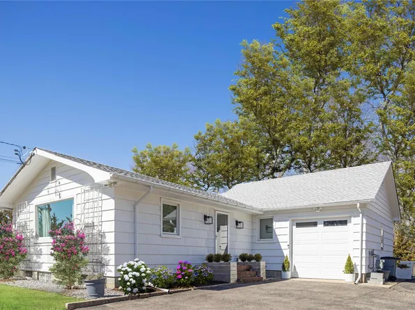 300 6th Street, Laurel, NY 11948