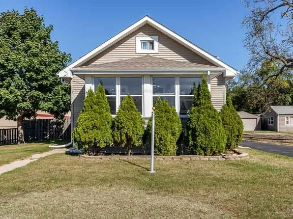 620 Harlem Rd, Machesney Park, IL 61115