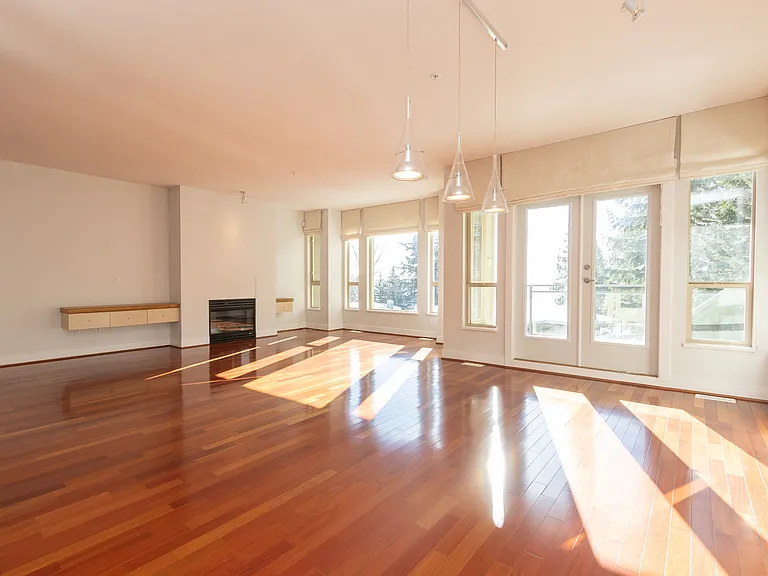 2491 Folkestone Way — Photo 3