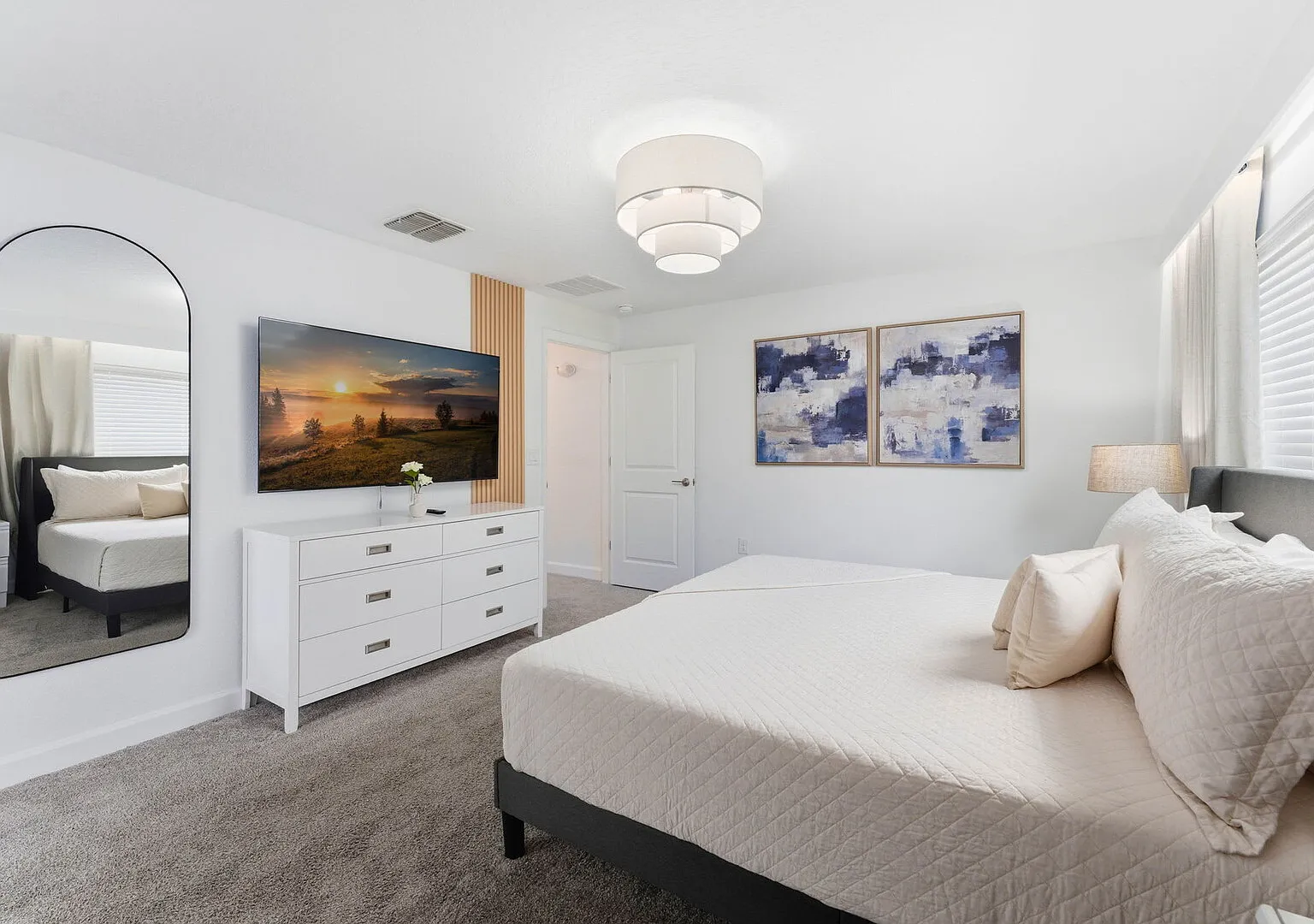 Stylish Disney Getaway with Themed Rooms — Photo 2