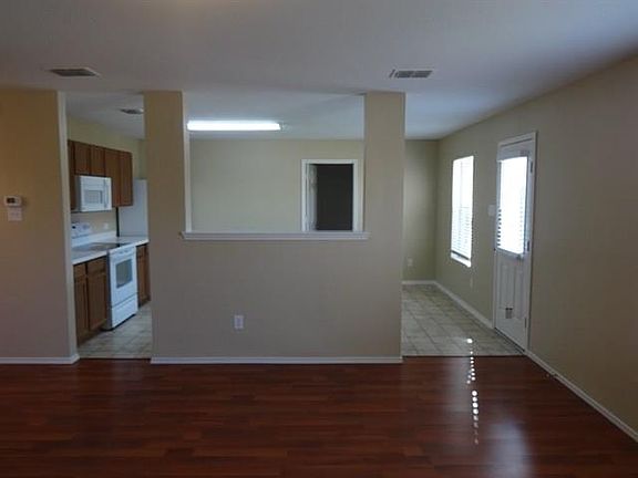 4th image of 1316 Waterford Dr