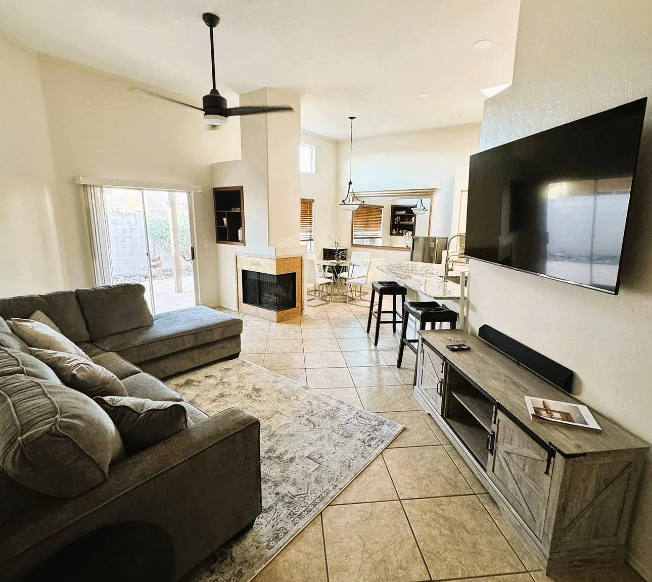 4349 E Haven Ln — Photo 2