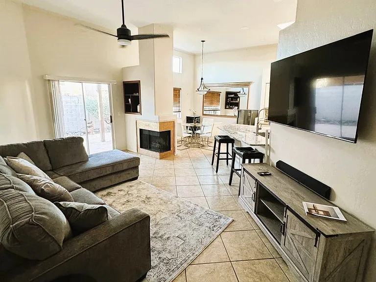 4349 E Haven Ln — Photo 2