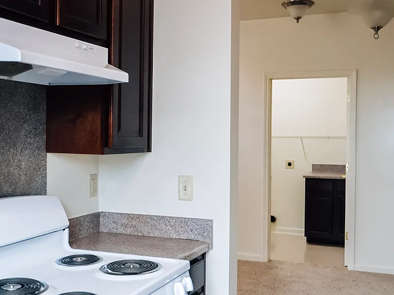 Sheppard Square Apartments — Photo 17