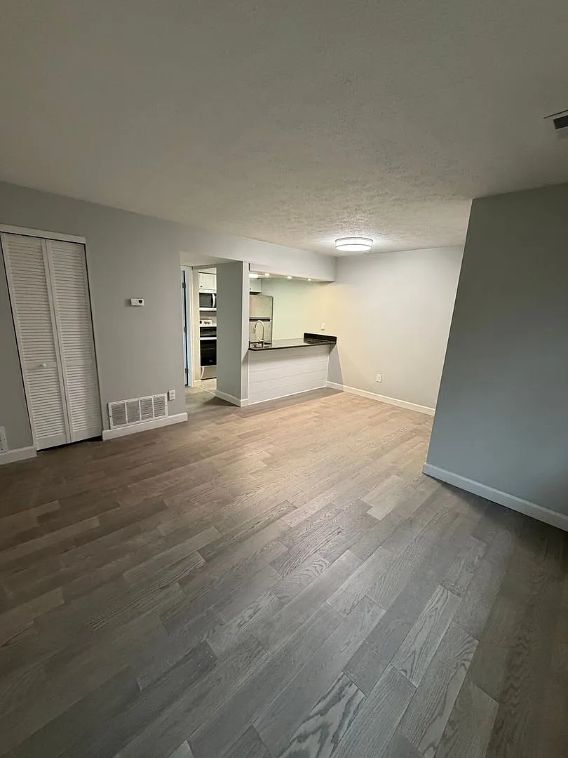 55 W Starr Ave — Photo 2