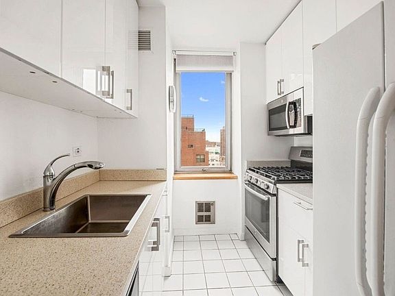 4th image of 401 E 84th St APT 19A