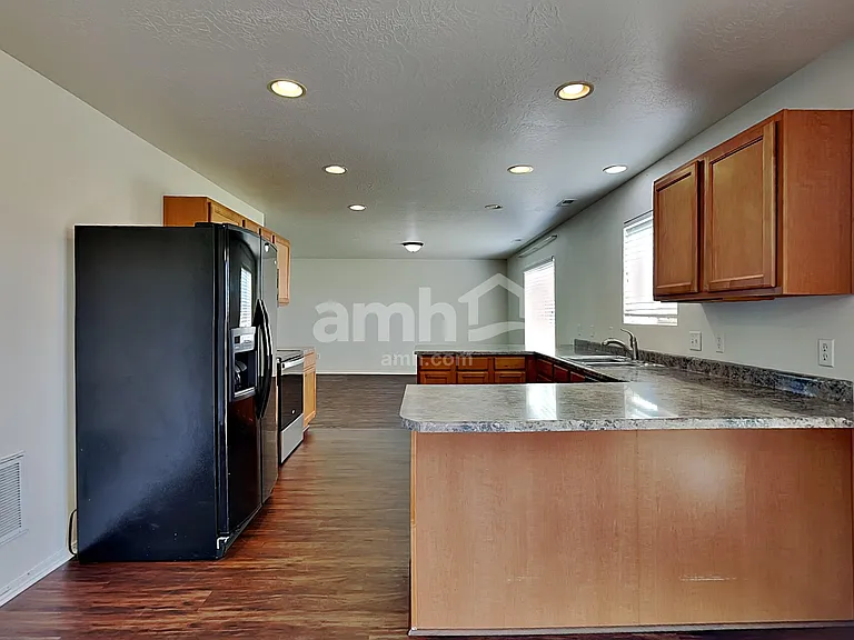 2464 S 3585 W — Photo 3