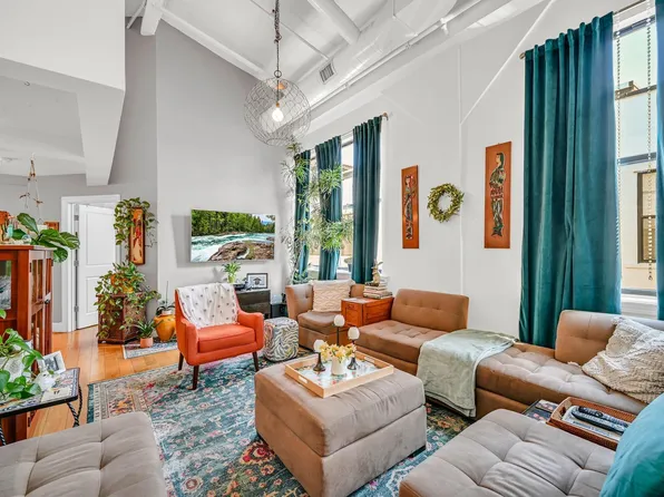 300 Communipaw Avenue image 15 of 34