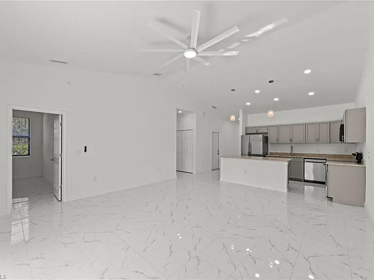 1940 Laverna Ave — Photo 10