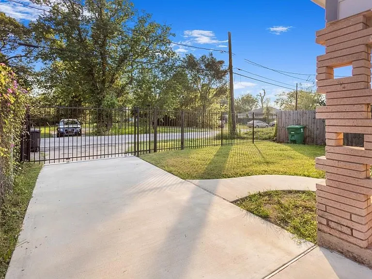 3234 Berry St — Photo 33