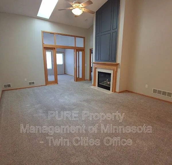 612 Lake View Dr — Photo 2