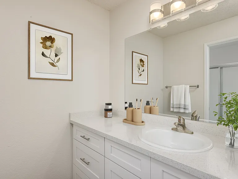Woodbridge Apartments — Photo 14