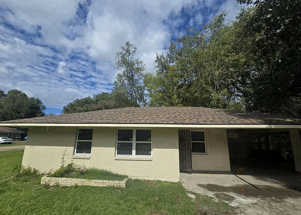 3 bed, 2.0 bath, 1200 sqft, $1,360 — Photo 1