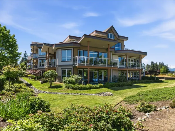 439 College Rd #302, Qualicum Beach, BC V9K 0B2