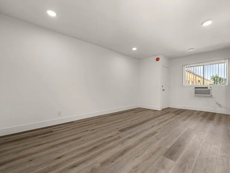 4764 Forman Ave. — Photo 5