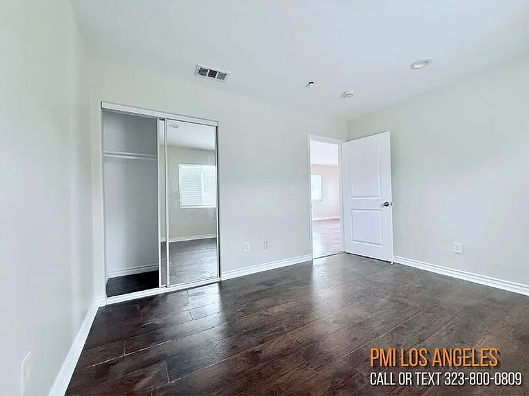 1549 E 50th St — Photo 7