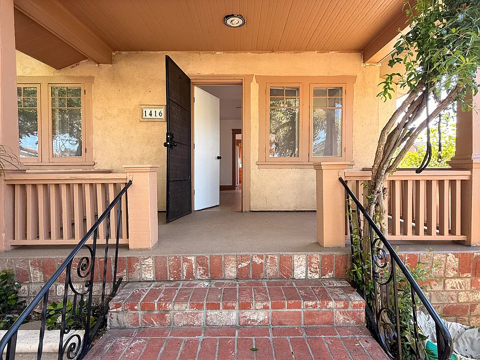 1416 Iowa St