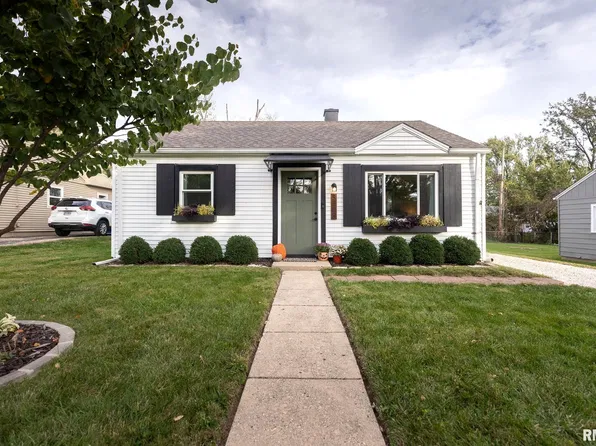 5208 N Roberts Rd, Peoria Heights, IL 61616