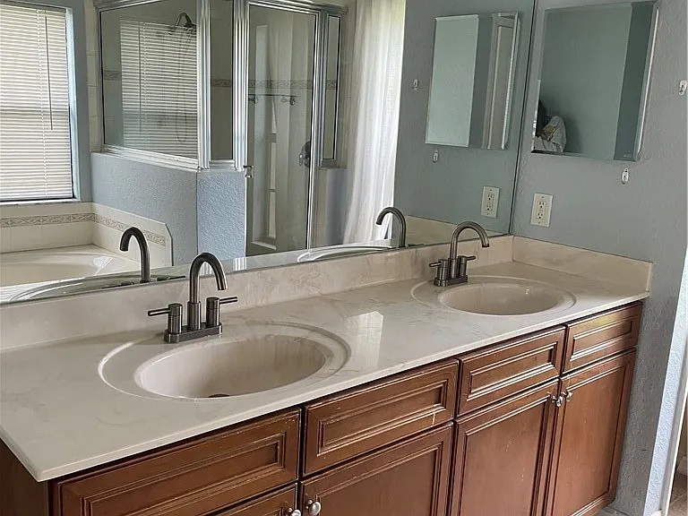 421 NW 36th Ave — Photo 8