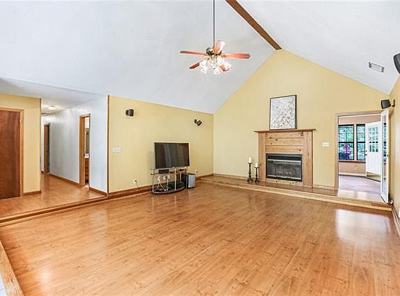 5th image of 13083 Blackwell Ln
