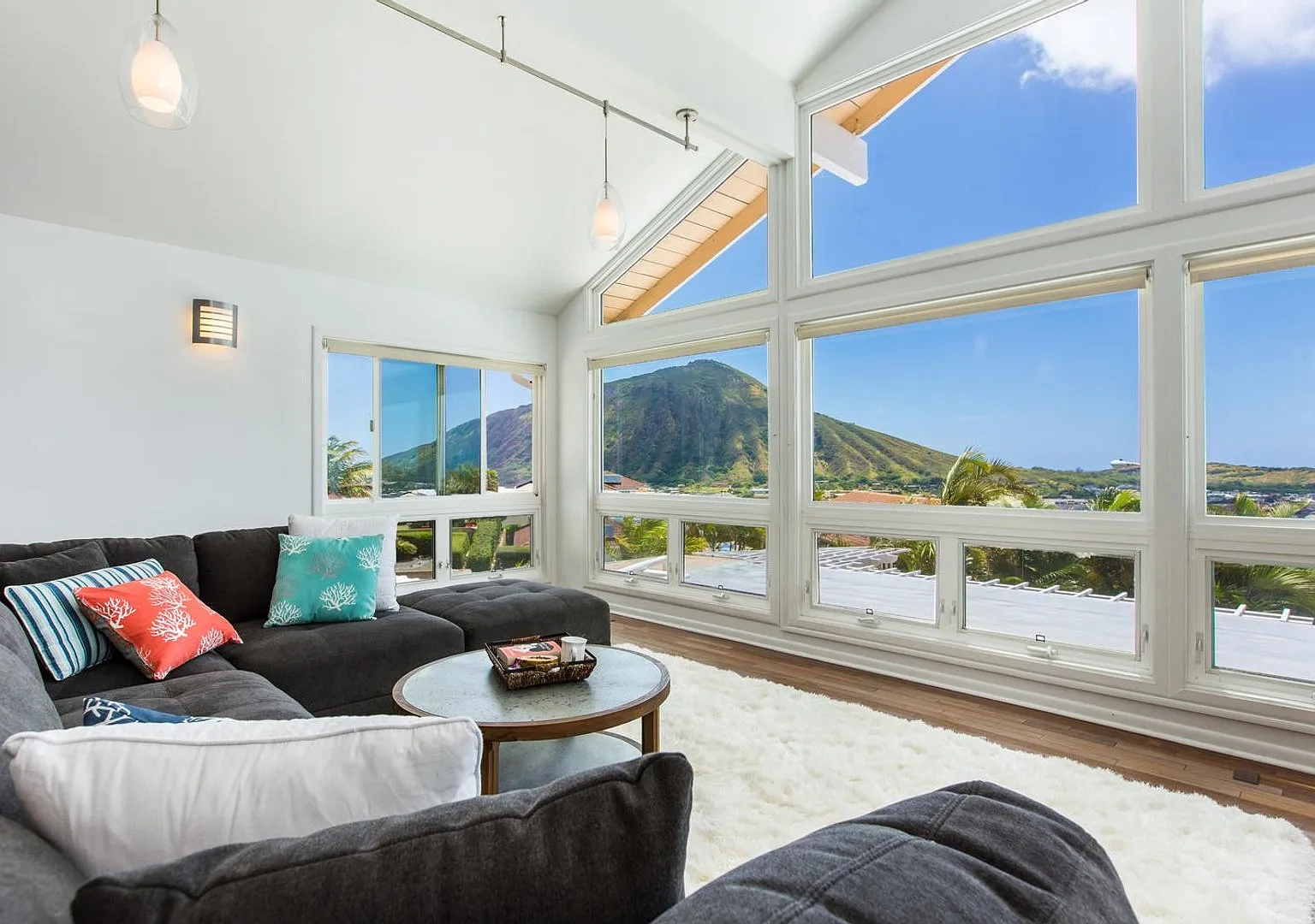Large Tropical Modern Home w/Pool, Ocean / Koko Head Views, & A/C. Mahina Kai — Photo 4