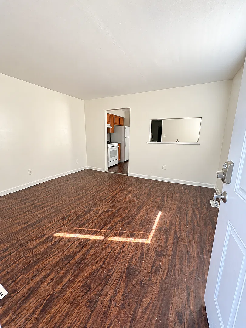 Cozy 2 bedroom home 2 blocks from Carondelet Park — Photo 2