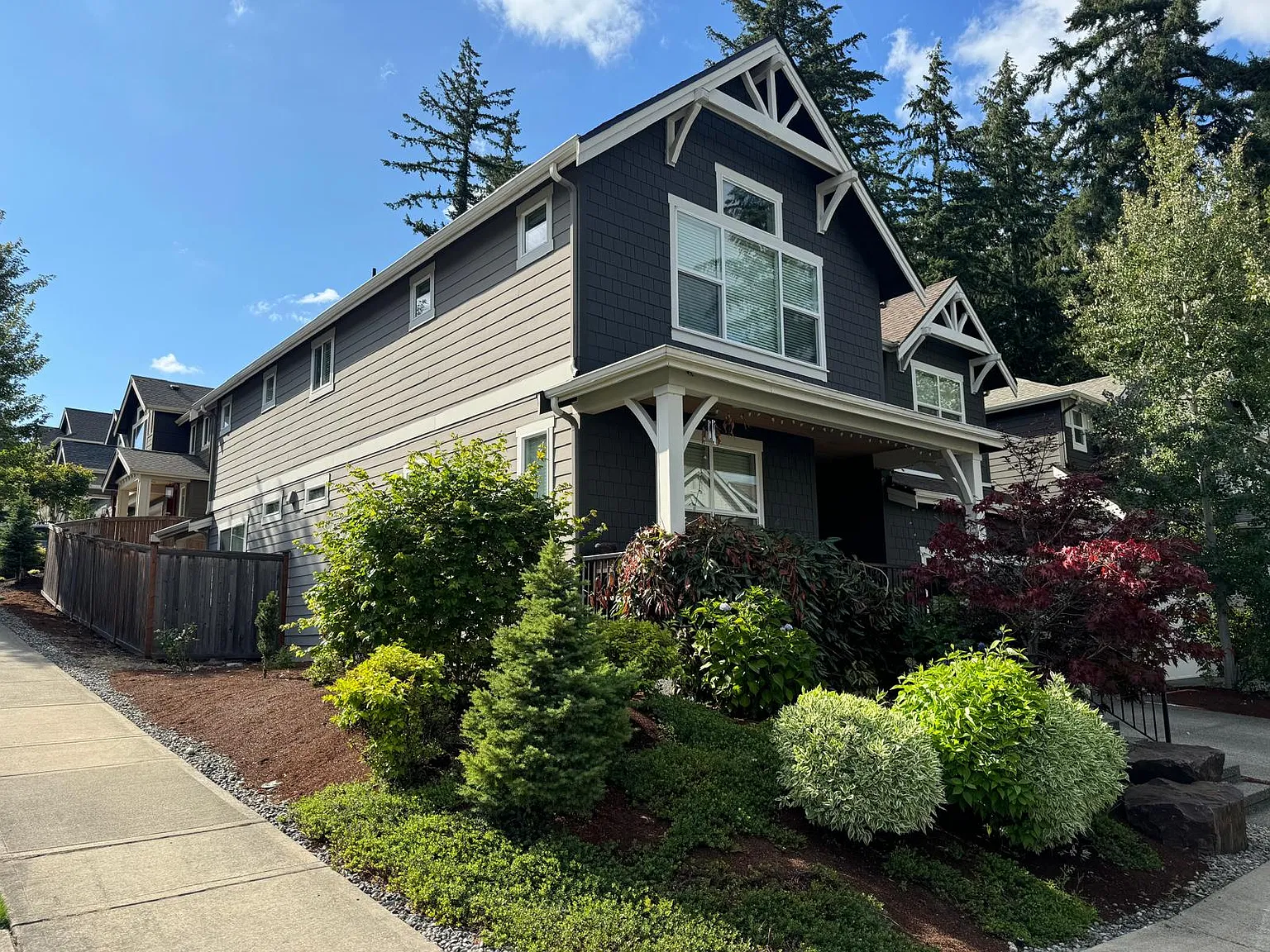 5 bed, 3257 sqft, $5,200 — Photo 2