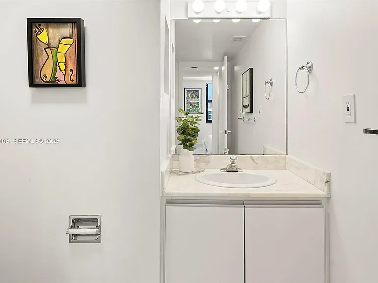 2555 Collins Ave #2402 — Photo 32