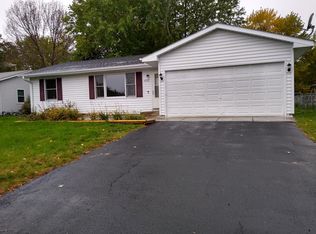1355 Carriage Hills Dr S, Cambridge, MN 55008